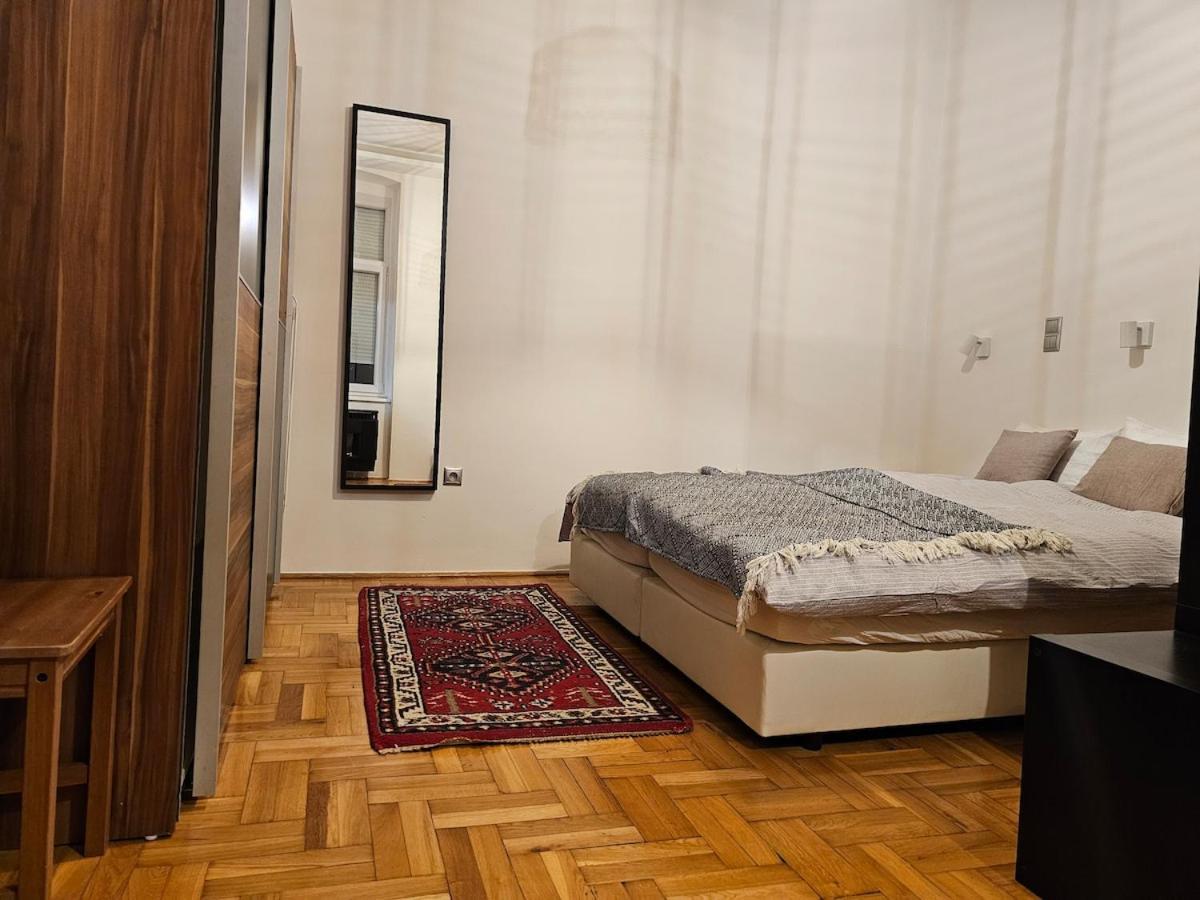 Up-art Center, Palace District Apartment